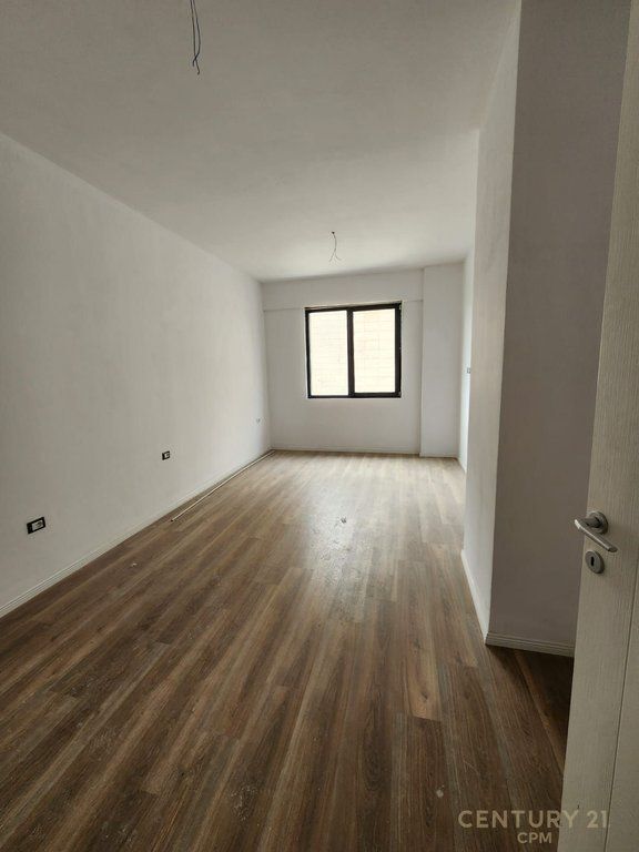 Apartament 2+1+2 për shitje tek Radisoni Liqeni i Thatë, Tiranë - 275,000€