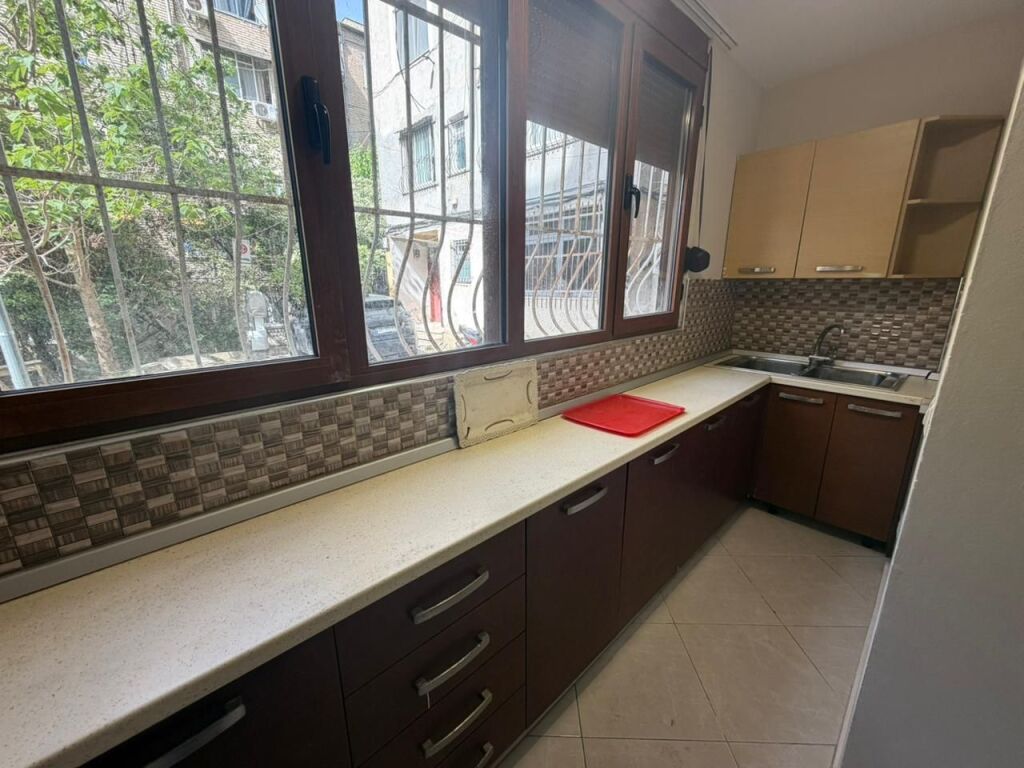 🏡 Jepet me qira apartament 2+1 i mobiluar te 📍  Rr. Elbasanit.💶 550€ i diskutueshëm