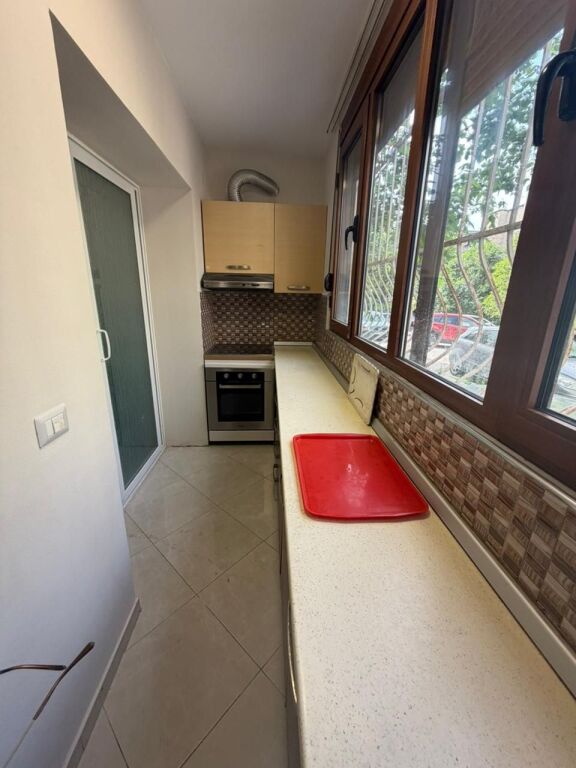 🏡 Jepet me qira apartament 2+1 i mobiluar te 📍  Rr. Elbasanit.💶 550€ i diskutueshëm