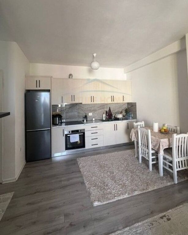 Shitet Apartament 2+1+Post Parkimi, Yzberisht, Grand Galery.