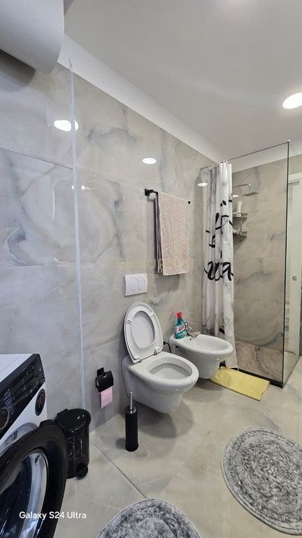 Appartamento 1+1 in Vendita sulla Prima Linea con Vista Mare, Scoglio di Kavaja, Durazzo !!