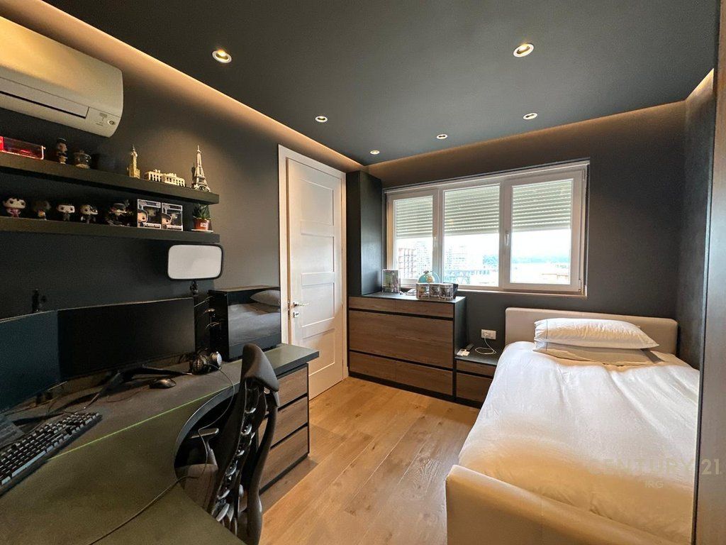 Shitet apartament 3+1+Kuzhine te Vecuar tek Kompleksi Kika 1, prane Union Bank! 367,000 €