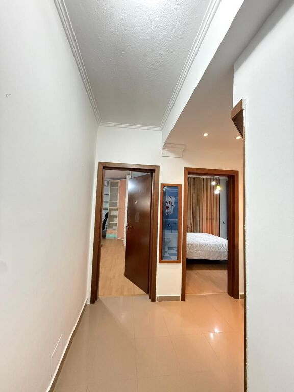 Apartament 2+1+2 me Qira – Zona e Bllokut, Tiran