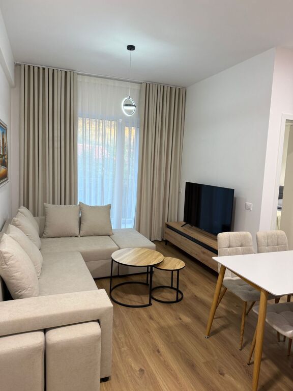 Jepet me qira apartament 1+1 në Fresk!