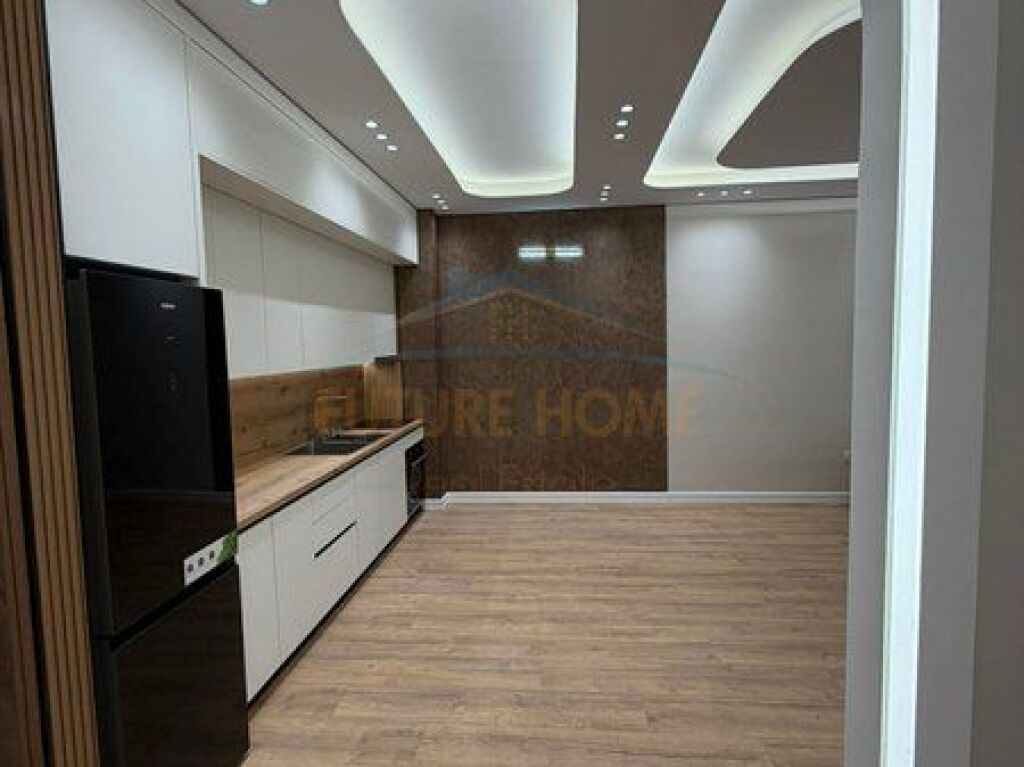 Shitet, Apartament 2+1,Tirana Golden Park 3