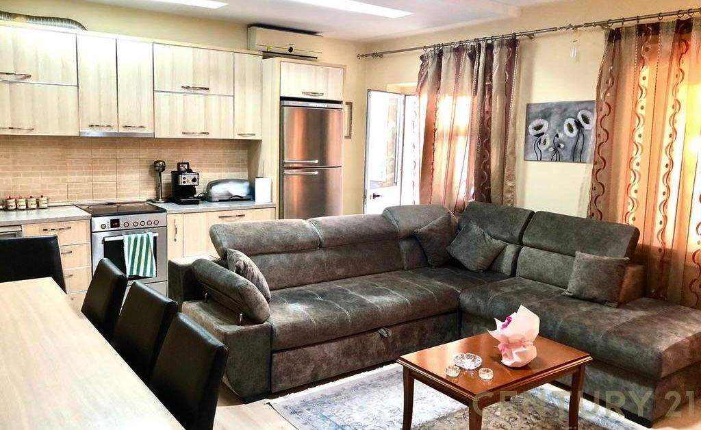 Apartament me qira 2+1 , Komuna e Parisit