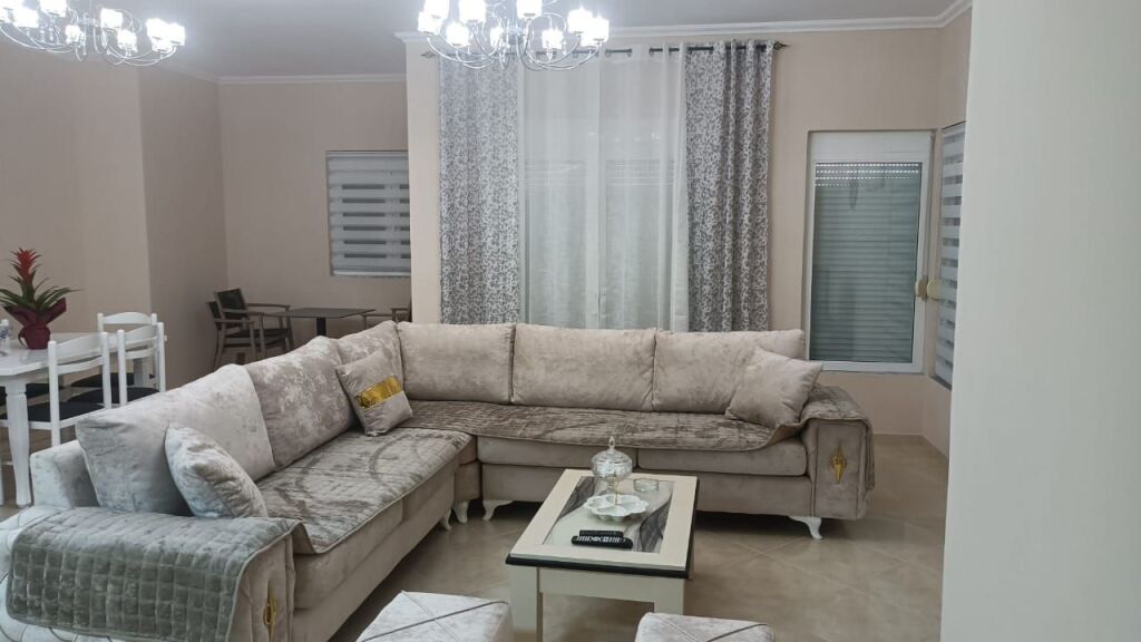 Affitto | Vilë 3 + 1 | Shkozë | 1000 €/mese