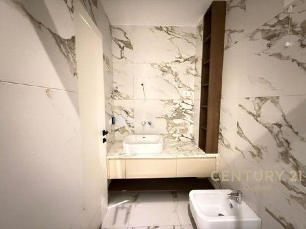 LUXURY APARTMENT FOR RENT + PARKING SPACE AT LAKE VIEW RESIDENCE!