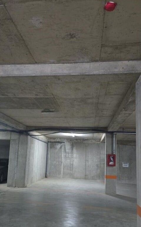Shitet Njësi Komerciale 2+1 + Verandë + 2 Poste Parkimi tek Univers City Residence
