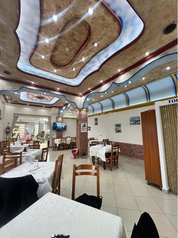 SHITET BAR -RESTORANT , VIJA E DYTE BREGDETARE NE MALIN E ROBIT!