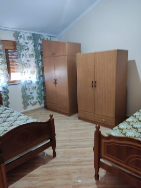 🏢Via Siri Kodra affittasi appartamento 1+1, arredato. 40.000 Lek
