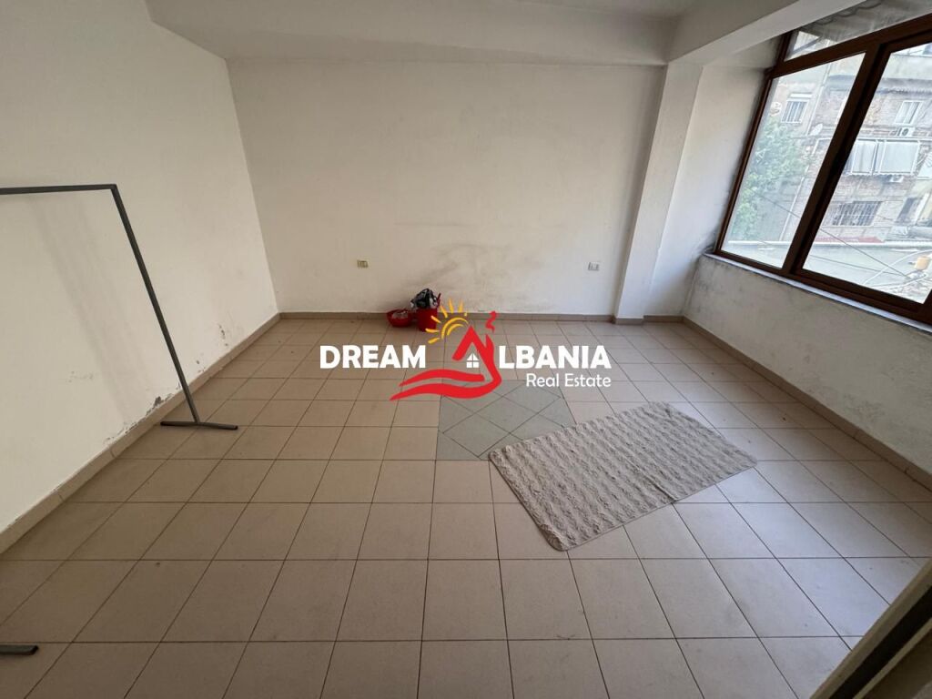 Vendesi in vendita 2 Appartamenti (1+1 e 2+1) al Incrocio del 21 Dicembre (ID 4139190)