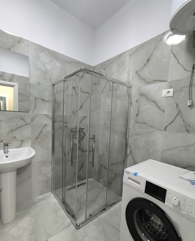 Jepet me qera Apartamenti 1+1 , rruga Dritan Hoxha Kompleksi Aura 600 euro