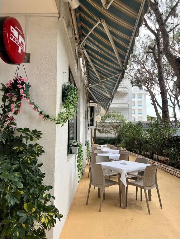 SHITET BAR -RESTORANT , VIJA E DYTE BREGDETARE NE MALIN E ROBIT!