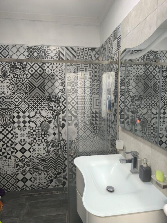 Shitet apartament 2+1 ne astir