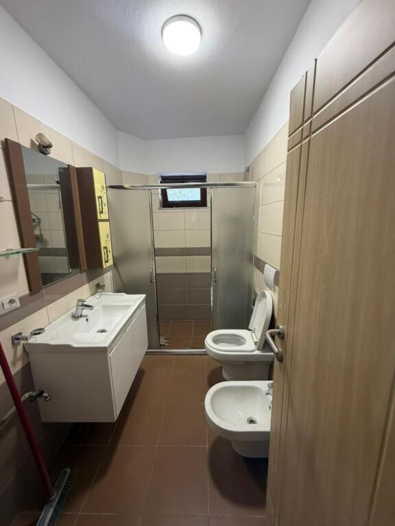 🏡 Jepet me qira apartament 2+1 i mobiluar te 📍  Rr. Elbasanit.💶 550€ i diskutueshëm
