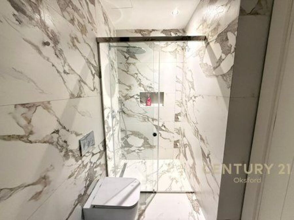 LUXURY APARTMENT FOR RENT + PARKING SPACE AT LAKE VIEW RESIDENCE!