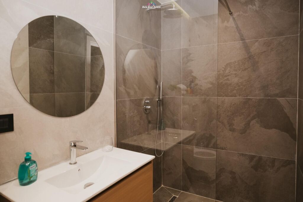 2 Garsoniere me Qera Tek Myslym Shyri (ID BG174) Tirane