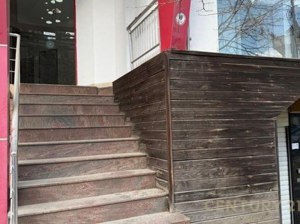 Ambient Komercial për Shitje në Shkollen e Baletit,