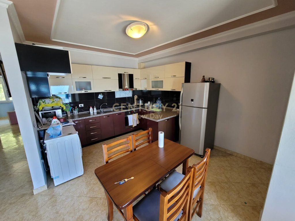 Appartamento 2+1 con vista mare in vendita a Currila 330.000€ | 110 m²