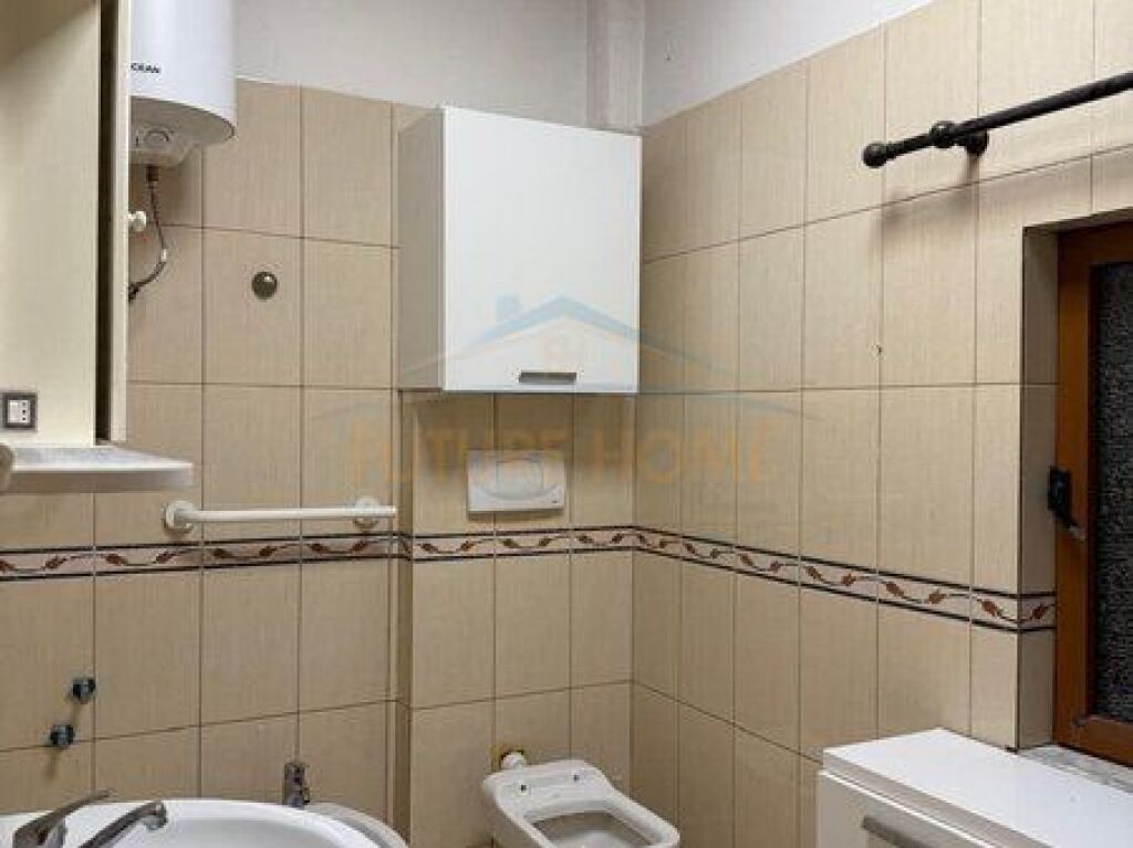Affitto, 3° piano di una villa, Mezez