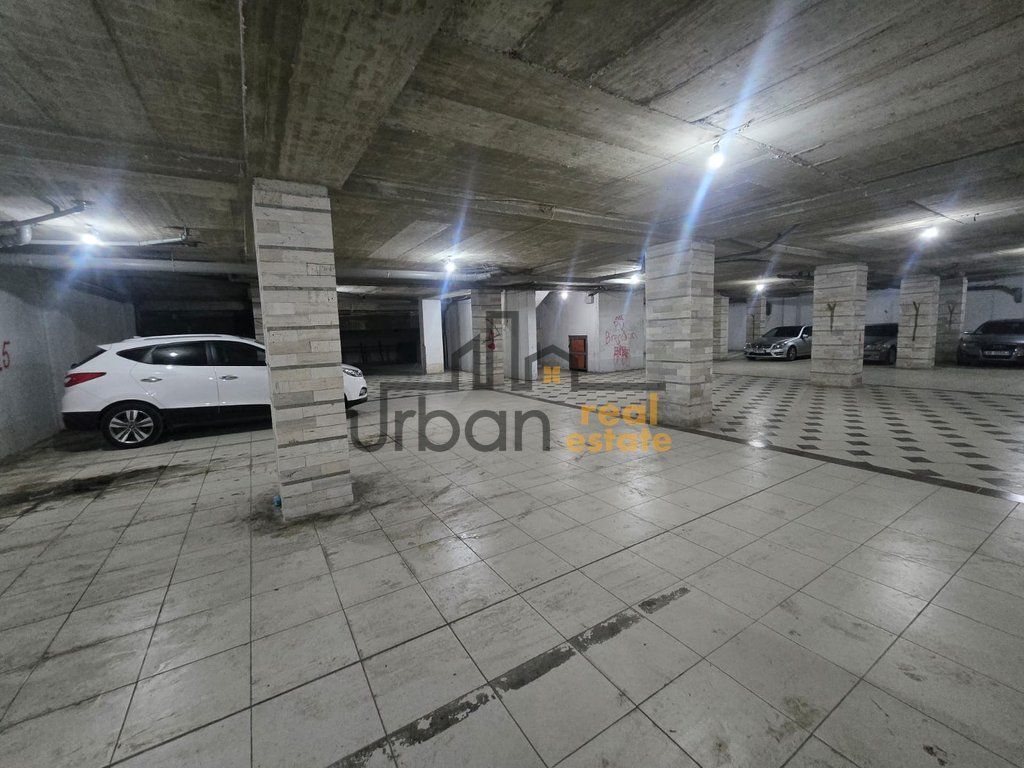 Rent, Garage, Yellow Buildings, Tirana - 4000€ | 1500 m²
