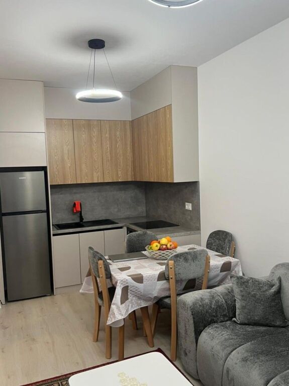 Jepet me qira apartament 1+1 tek Univers City
