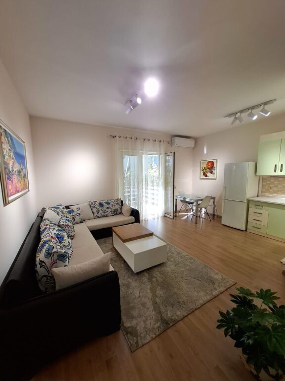 Affitto | Apartament 2 + 1 | Liqeni i Thate | 720 €/mese