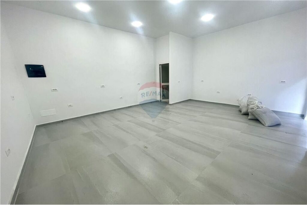 Business premises for rent on Kavaja Street – 500€/month