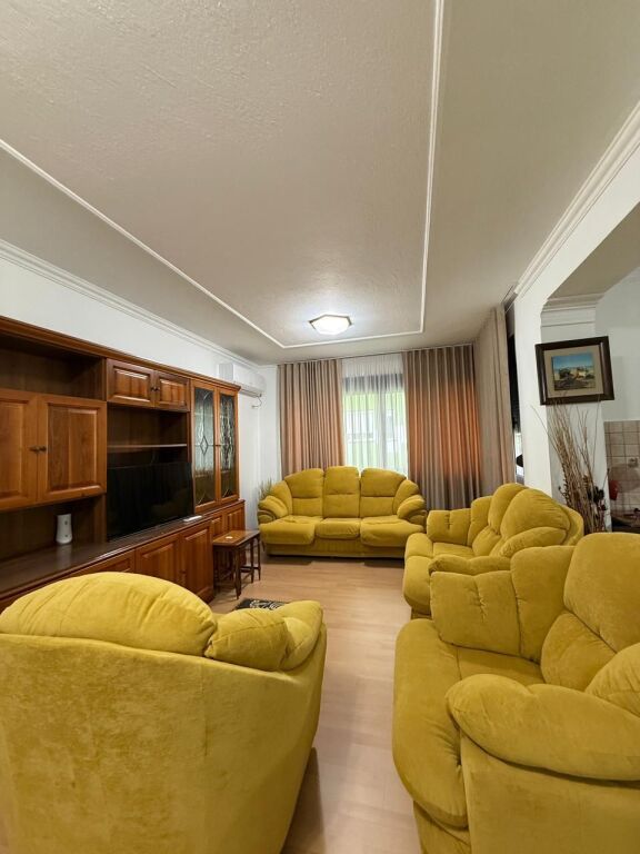 Apartament 2+1+2 me Qira – Zona e Bllokut, Tiran
