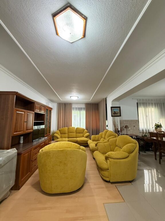 Apartament 2+1+2 me Qira – Zona e Bllokut, Tiran