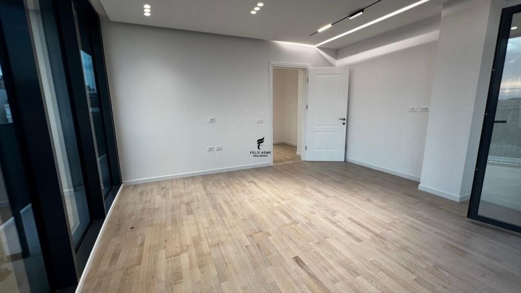 OFFICE FOR RENT 130 M2 LAKE VIEW 2000 EURO FH-72643