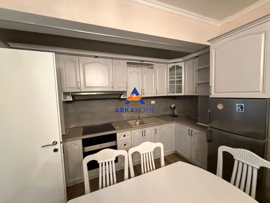 JEPET APARTAMENT ME QERA 1+1+BALLKON "MATERNITETI I RI" 50.000 LEKE