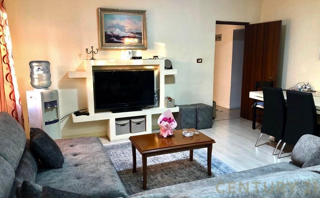 Apartament me qira 2+1 , Komuna e Parisit