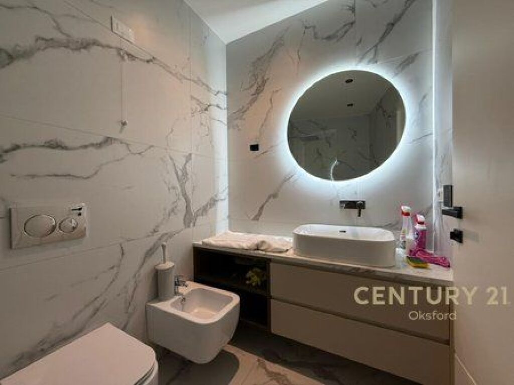LUXURY APARTMENT FOR RENT + PARKING SPACE AT LAKE VIEW RESIDENCE!