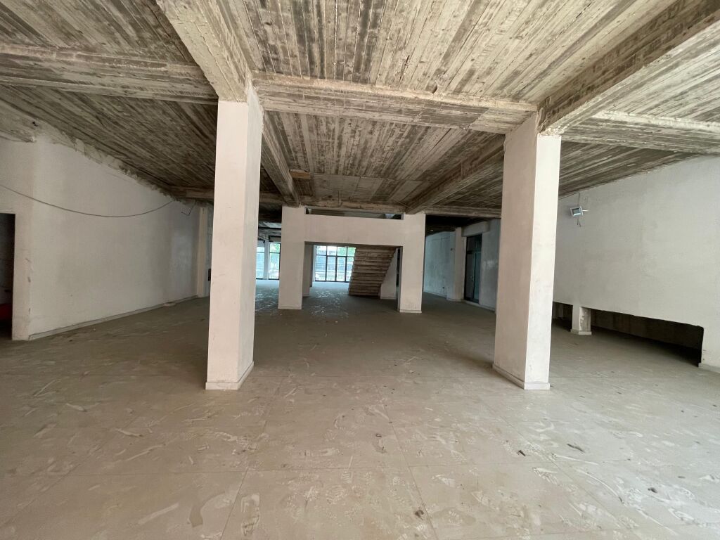 PREMISES 1400M2 FOR RENT AT THE MUNICIPALITY OVERPASS