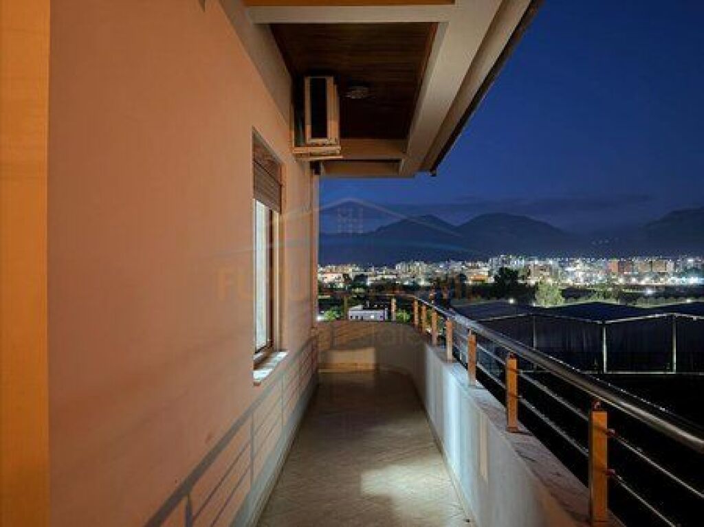 Affitto, 3° piano di una villa, Mezez