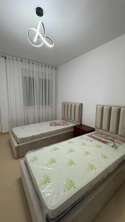 Jepet me qera Apartamenti 2+1+2, rruga Ndre Mjeda Kompleksi Star  700 mije leke