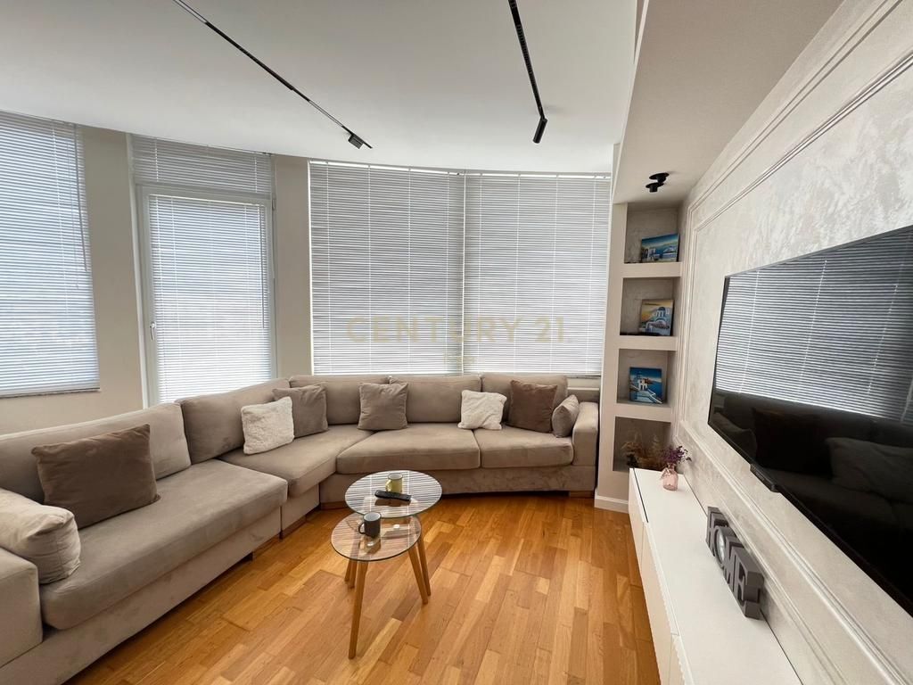 Vendiamo appartamento investito 2+1 con veranda ad Astir !! 210.000 €
