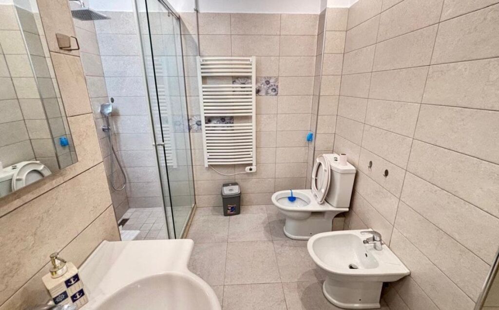 Qera, Apartament 3+1 , Rruga Dervish Hekali, Tiranë – 850€ | 100 m²