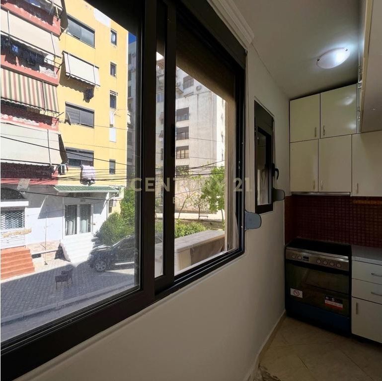 MBI SHKOLLEN E BALETIT, APARTAMENT 1+1 PER QIRA