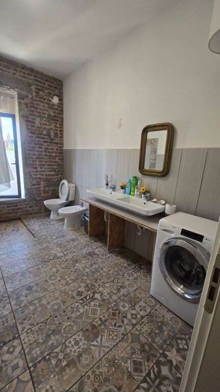 Tirana, monolocale 1+1 in affitto, 1° piano, 50 m², 550 € (Centro)