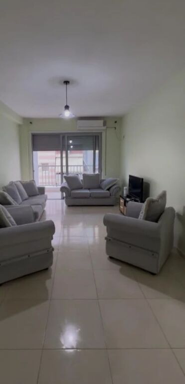 Apartament 1+1 me qira te Komuna e Parisit