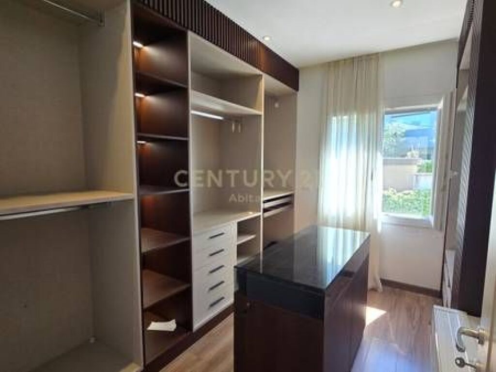 Luxury Villa for Sale in Long Hill Residence – PREMIUM Investment &amp; READY for Living