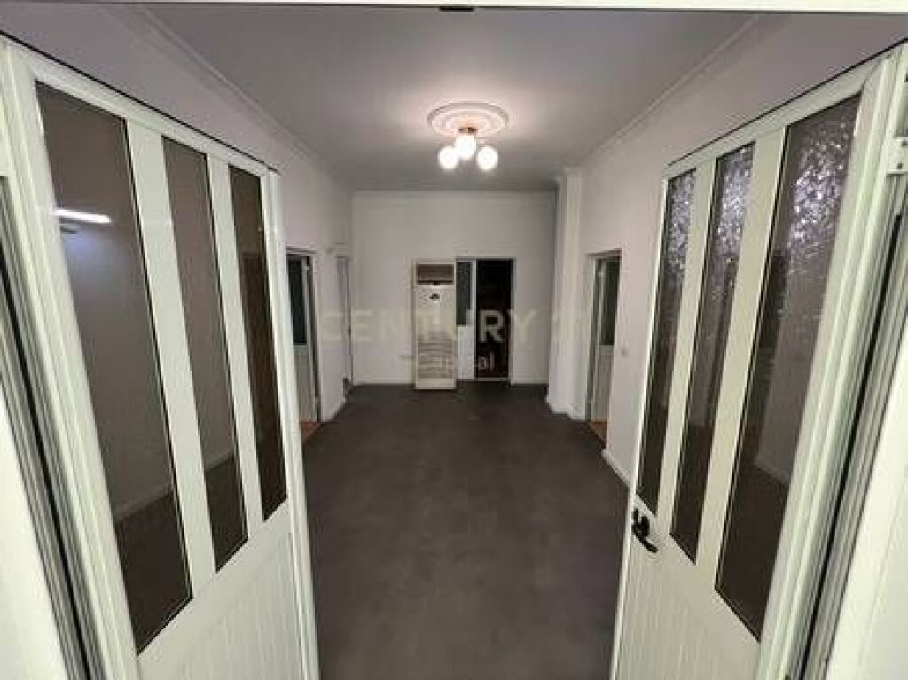 Commercial Space for Rent at the intersection in Laprakë!
