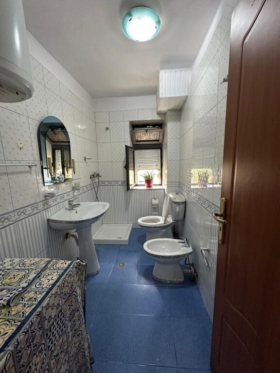 🏢Pas Ambasades Amerikane jepet me qera apartament 1+1,i mobiluar. 55,000Leke
