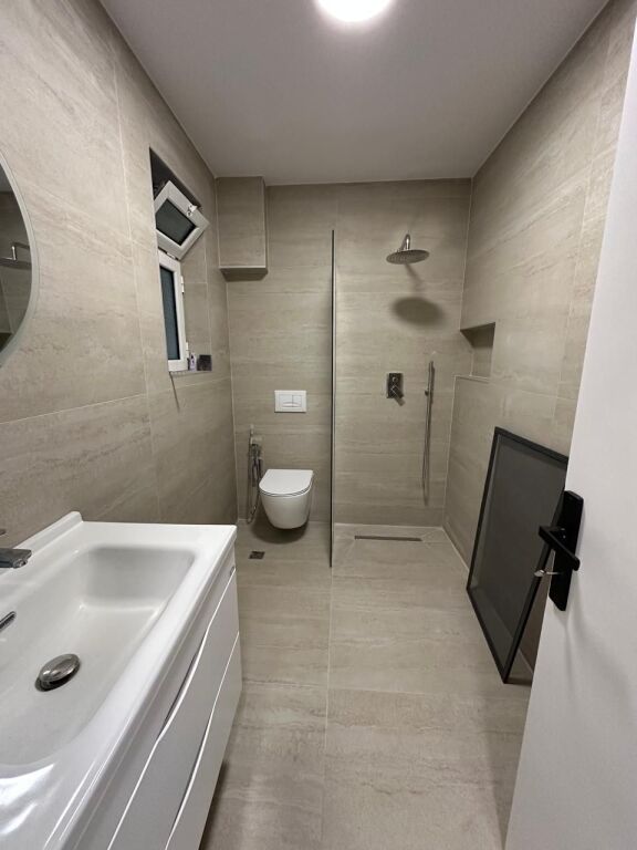 🏢Durres Street is for rent for offices, apartment 3+1.600Euro(Net)  