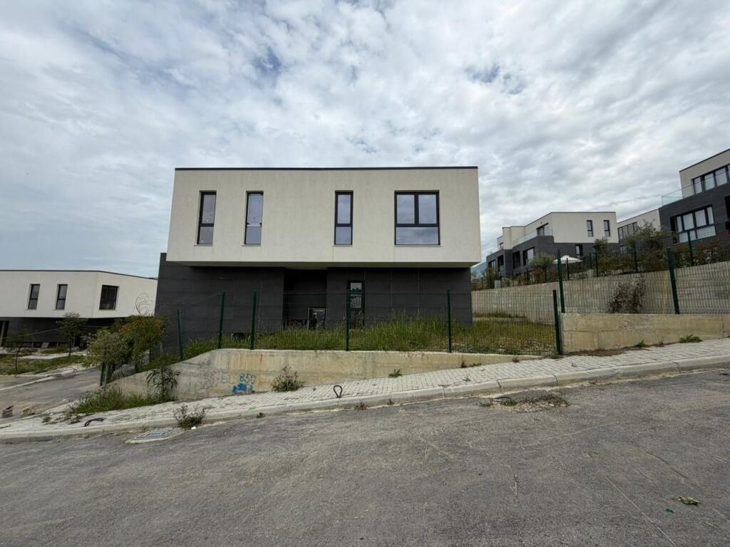 Individual villas for sale at Farka Lake.