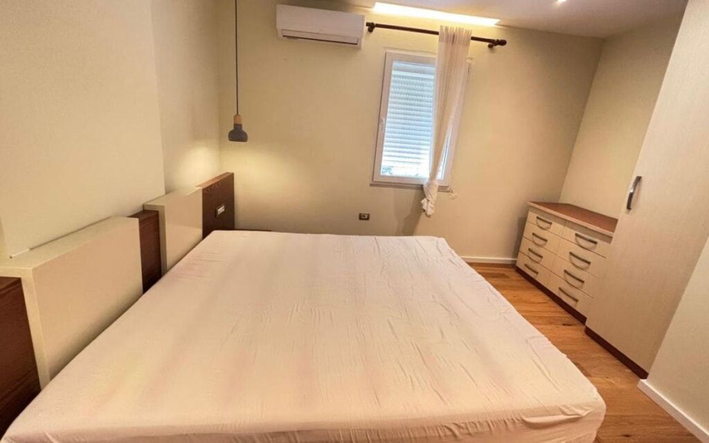 Qera, Apartament 3+1 , Rruga Dervish Hekali, Tiranë – 850€ | 100 m²