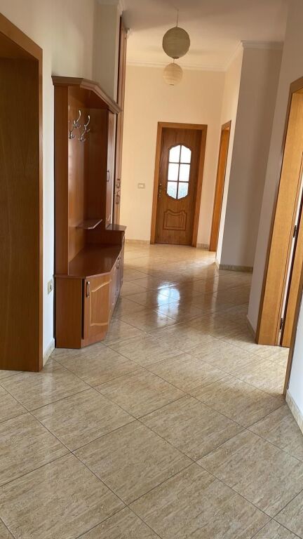 Qera | Shtëpi private 3 + 1 | Kinostudio | 400 €/muaj